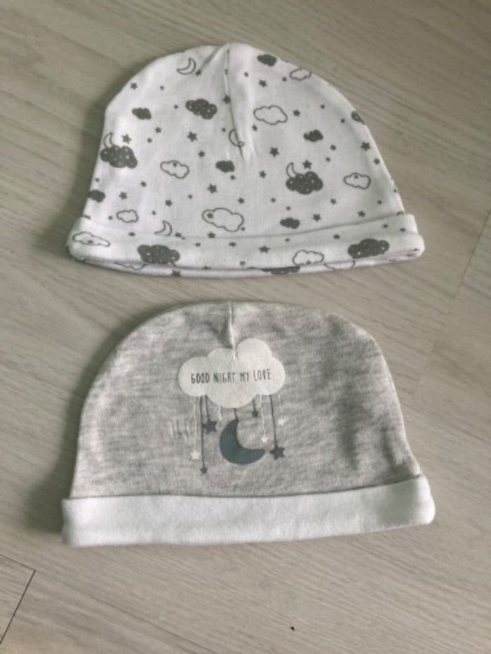 Lot bonnets 1 et 3 mois