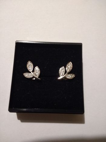 boucles d'oreilles puces en argent forme feuilles