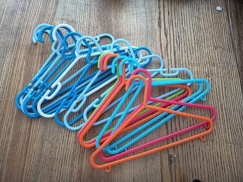 Lot de 16 cintres pour enfants