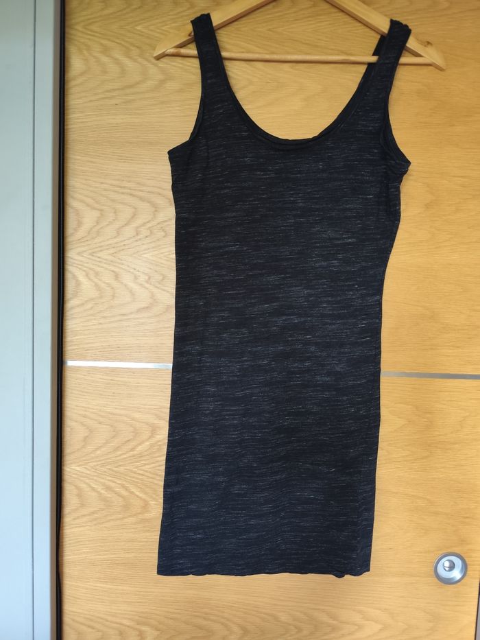Robe moulante noire mouchetée