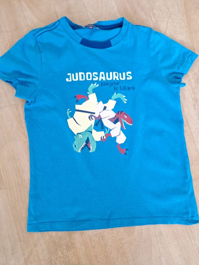 T-shirt taille 7 ans