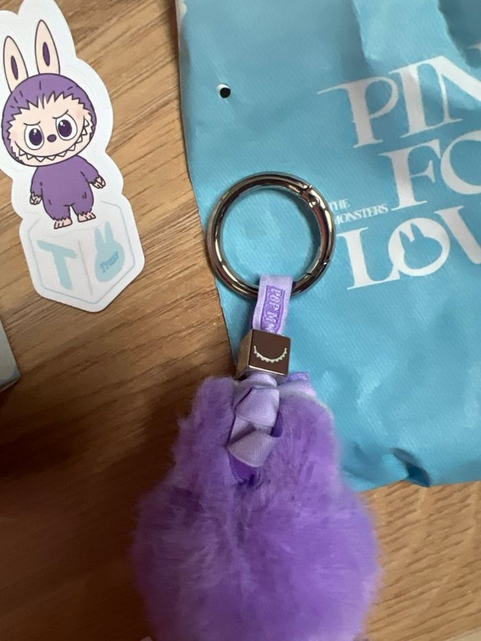 Labubu Pin for Love T - photo numéro 3