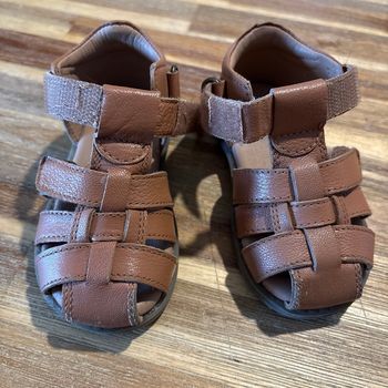 Nu pied marron bon état taille 20