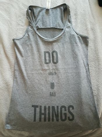 Tee shirt sans manches gris imprimé