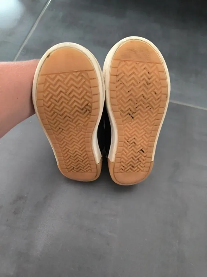 Chaussures basses. Boppy. Pointure 28 - photo numéro 2
