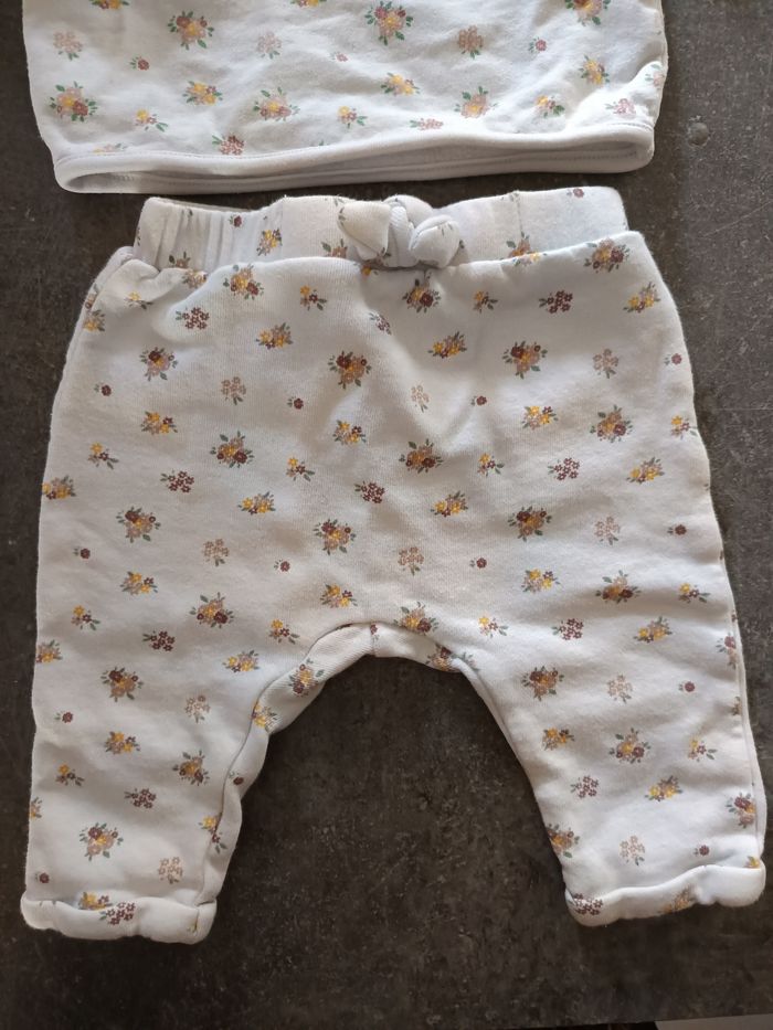 Ensemble sweat fleuri 6 mois - photo numéro 2