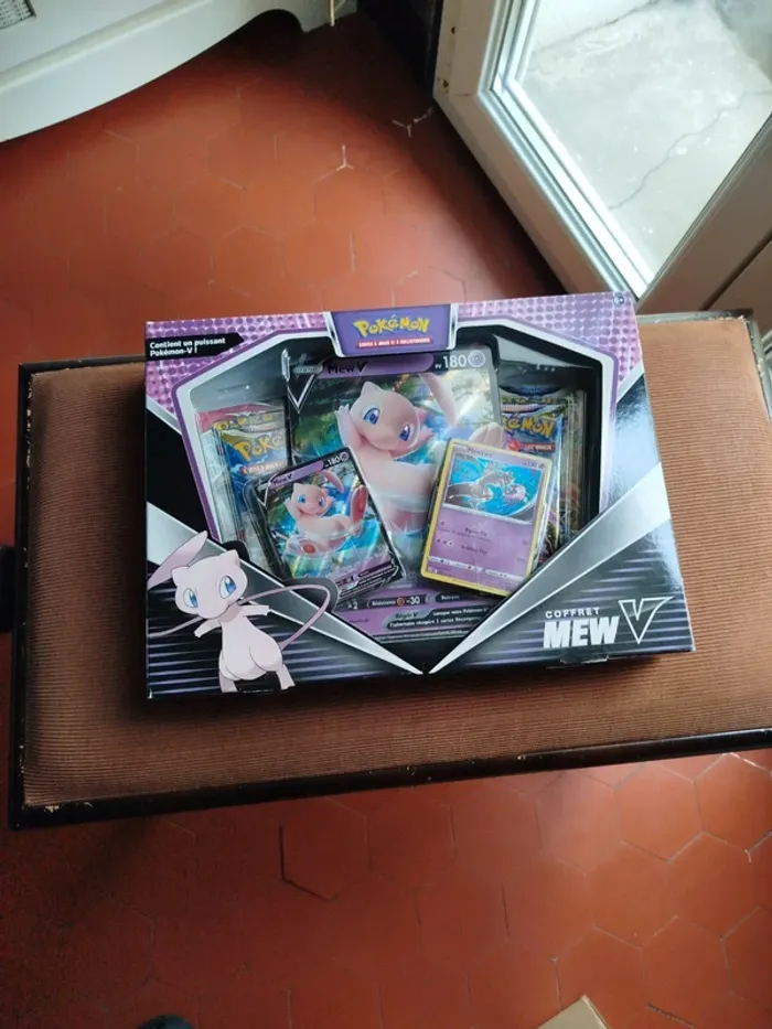 Coffret pokemon mew V neuf