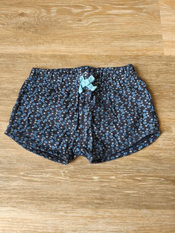 Short fille