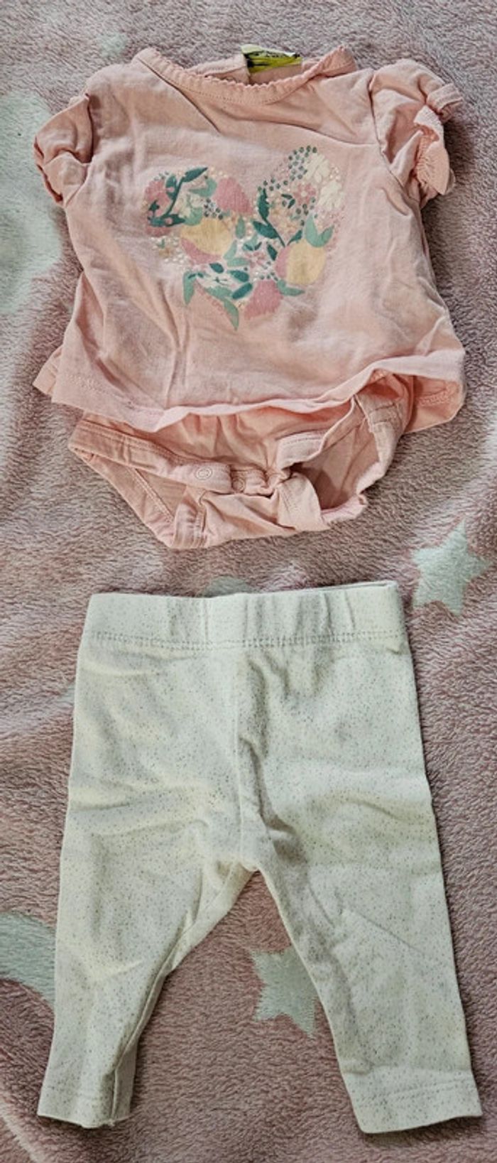 Ensemble 1 mois : 1 bodie avec tee-shirt intégré manches courtes marque tape à l'œil et un legging - photo numéro 2