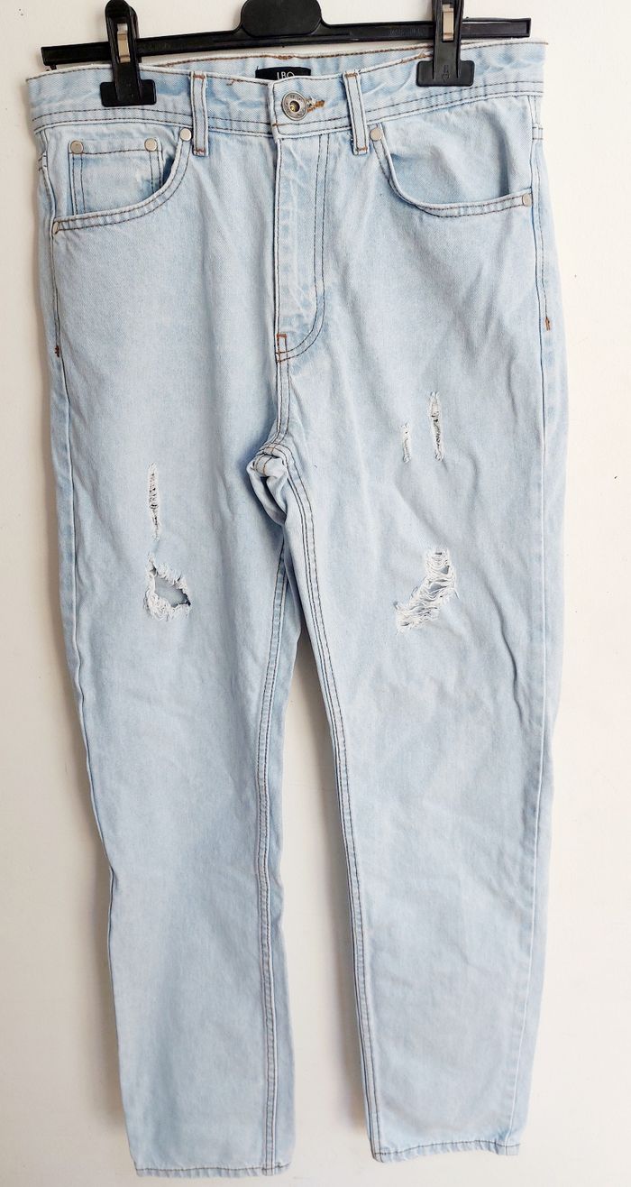 Jean droit à trous bleu clair