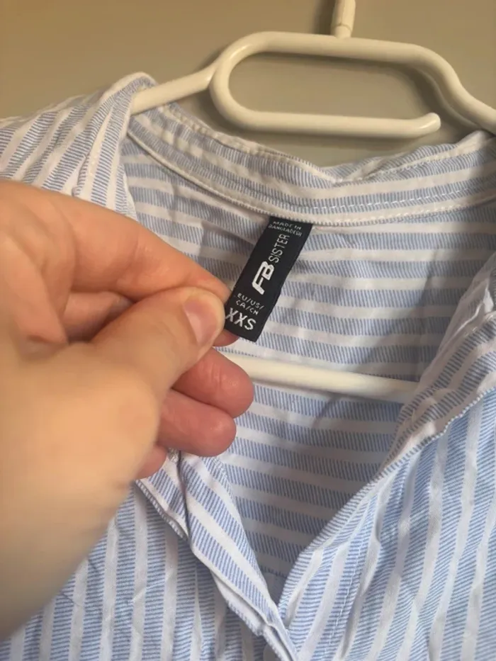 Chemise blanche et bleu taille xxs état neuf - photo numéro 5