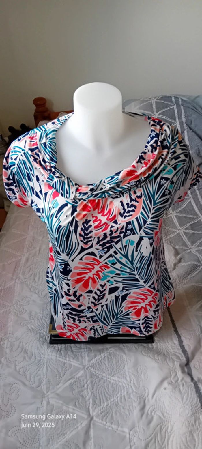 Haut fluide col bénitier imprimé fleurs feuilles tropicales multicolore femme M Riu - photo numéro 5