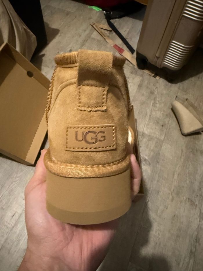 Ugg marron neuve
