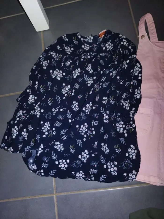 Lot de trois robes tape a l oeil en très bon état taille 3 ans - photo numéro 4