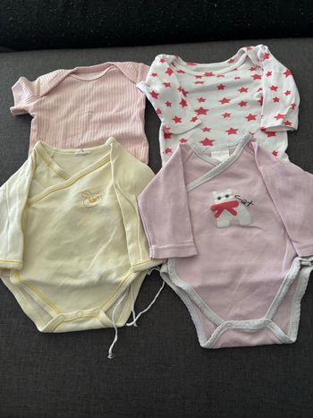 Lot de 4 bodys bébé 