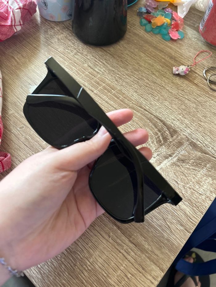 Lunette de soleil - photo numéro 3