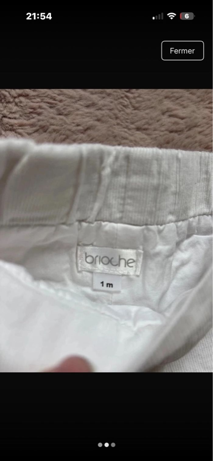 Pantalon bébé 1 mois 🤍 blanc avec détails rouges – chic & confortable - photo numéro 2