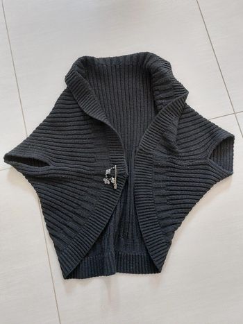Gilet cardigan avec broche