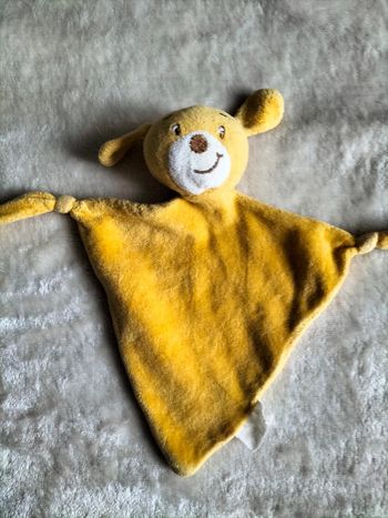 Doudou ourson tout jaune