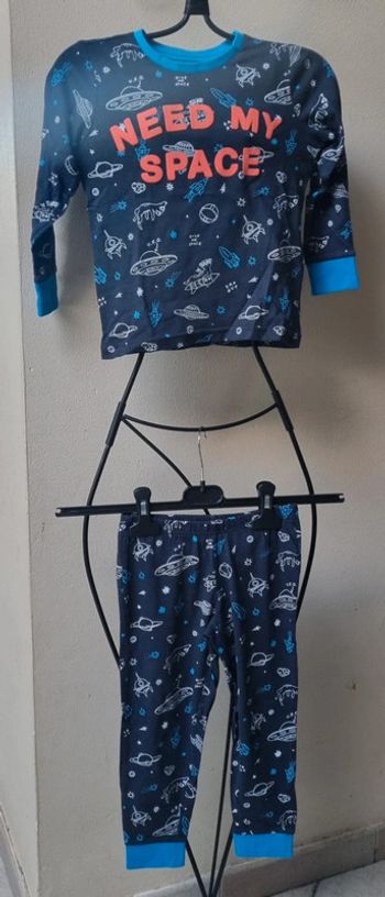 Pyjama 2 pieces5avec dessin de l'espace
