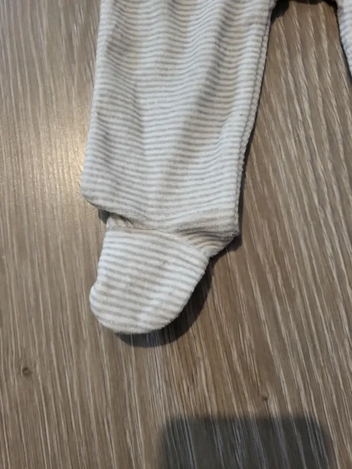 Pyjama 1 pièce 6 mois - photo numéro 3