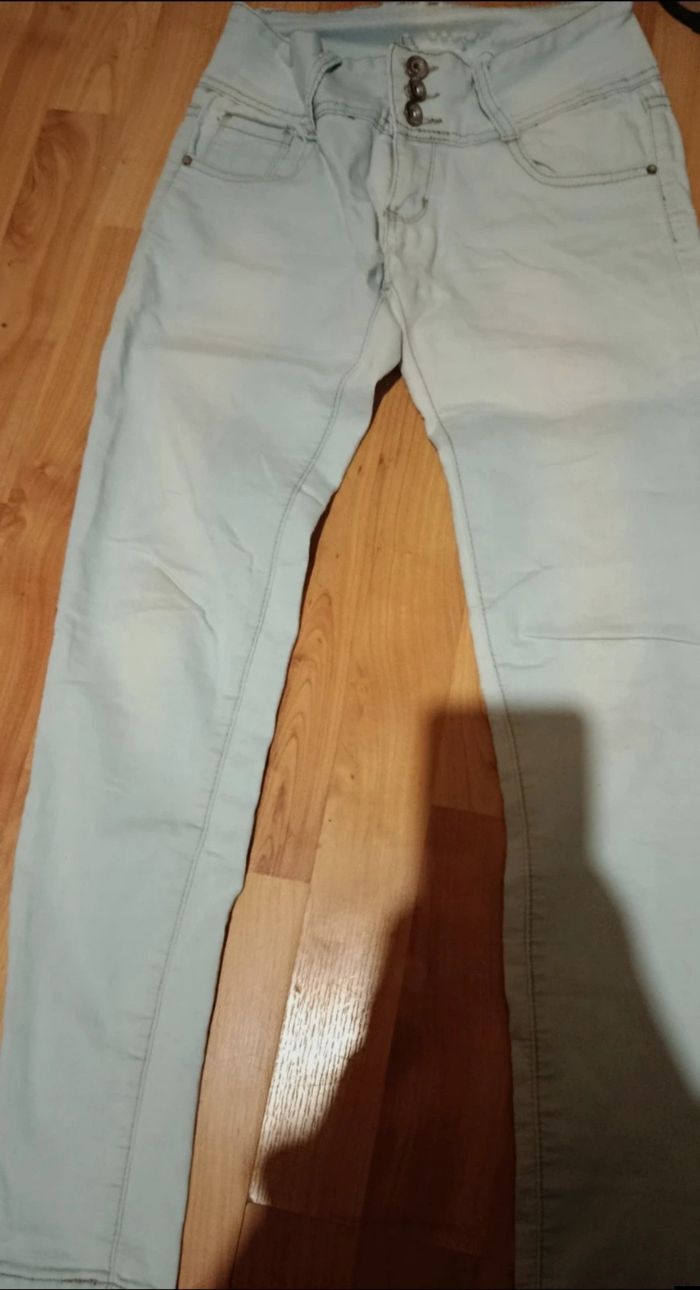 ✨ Jean 3 boutons bleu clair – Taille M, classique et polyvalent 👌 - photo numéro 2