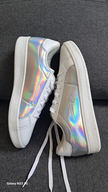 AIRNESS Baskets Holographiques Blanches T.41