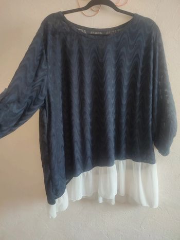 Haut d'été bleu marine ajouré et blanc taille Unique grand