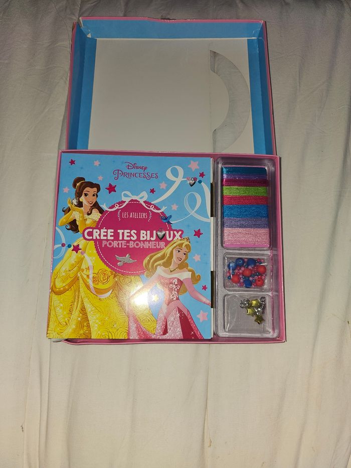 Les ateliers Crée tes bijoux porte- bonheur Disney Princesses - photo numéro 3