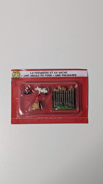 [Hachette] Village d'Astérix collection la fermière et sa vache + une meule de foin + une palissade