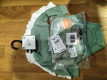 Lot body + pyjama 12 mois neuf avec étiquette 