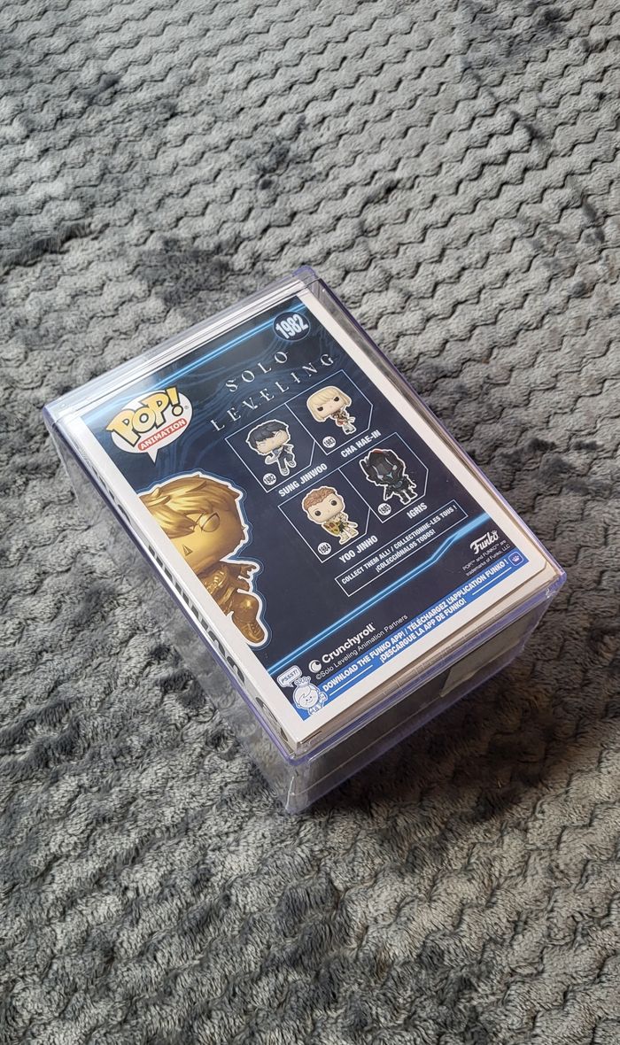 Figurine POP Sung Jinwoo Gold (Solo Leveling) Édition spéciale avec un boîte de protection
- photo numéro 5