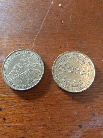 2 medailles Puy mary