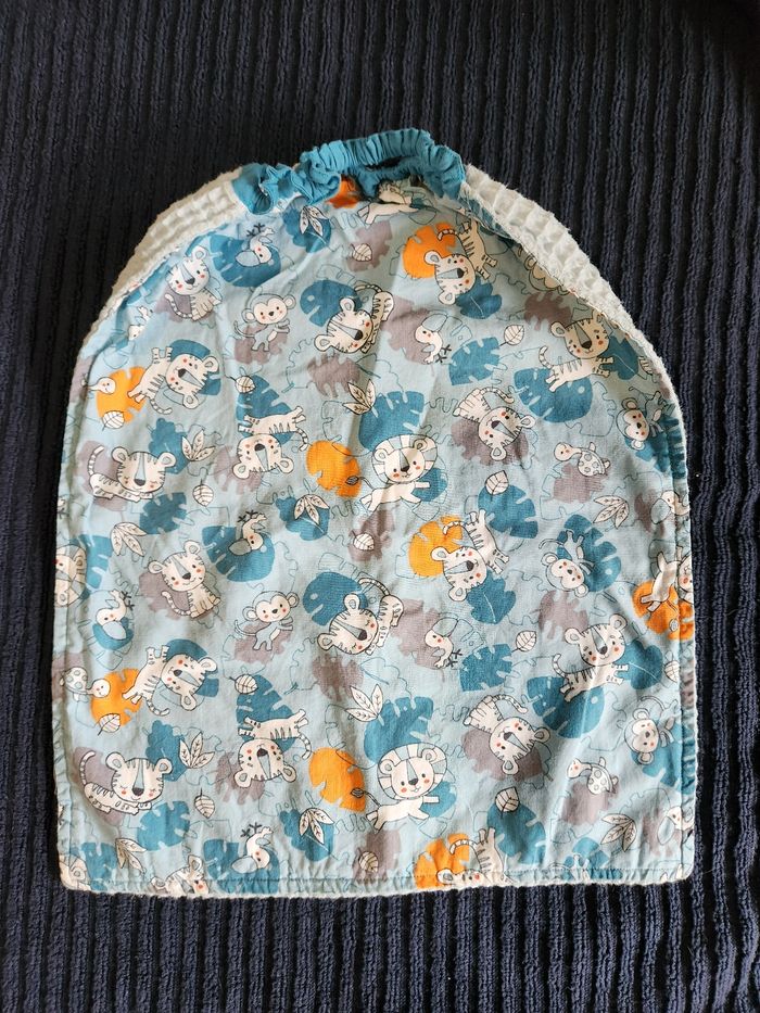 Bavoir petit tigre bleu