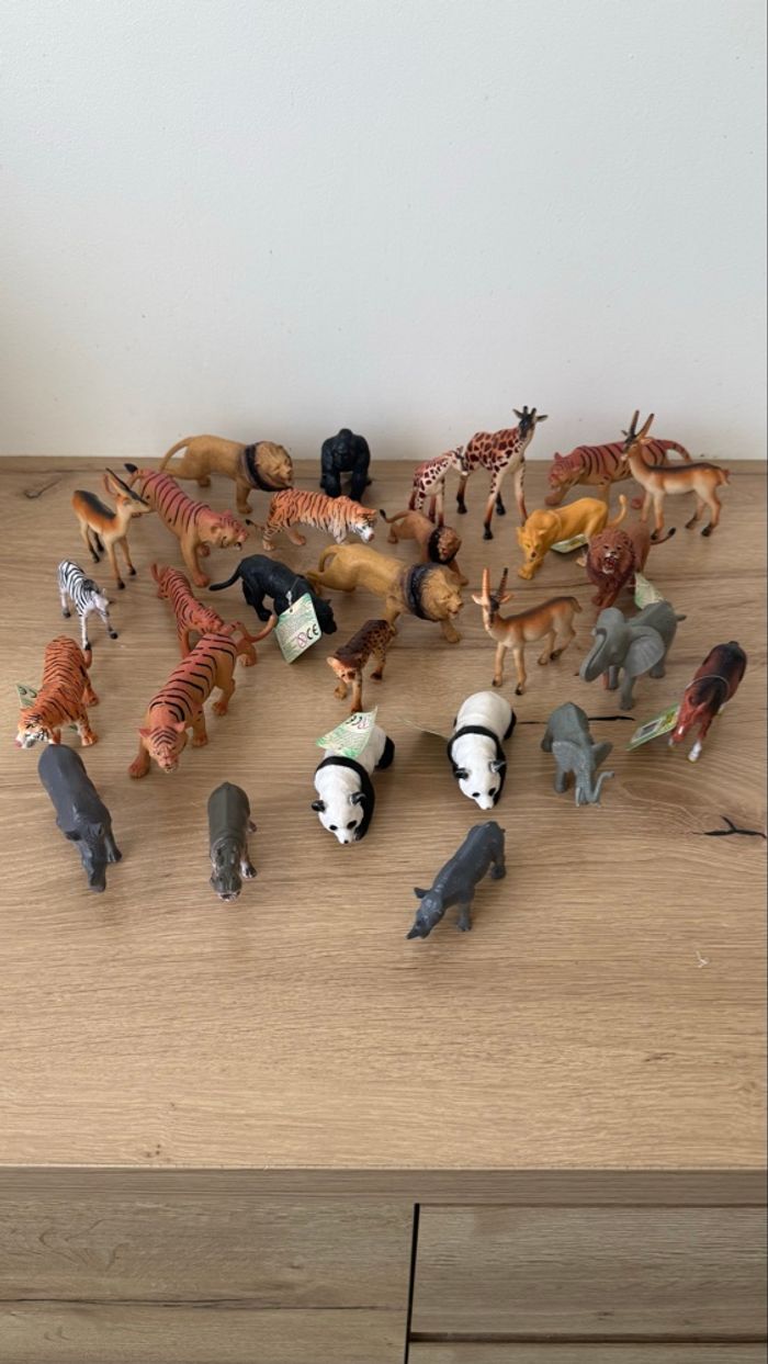 Figurine jouer savane