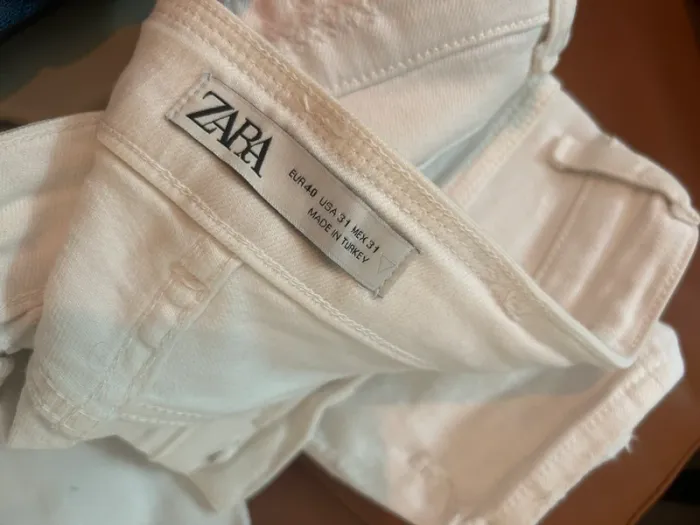 Jean troués Zara - photo numéro 3