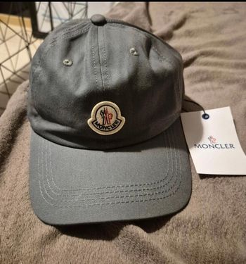 - casquette moncler 🧢