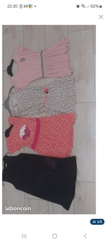 Lot 4 robes