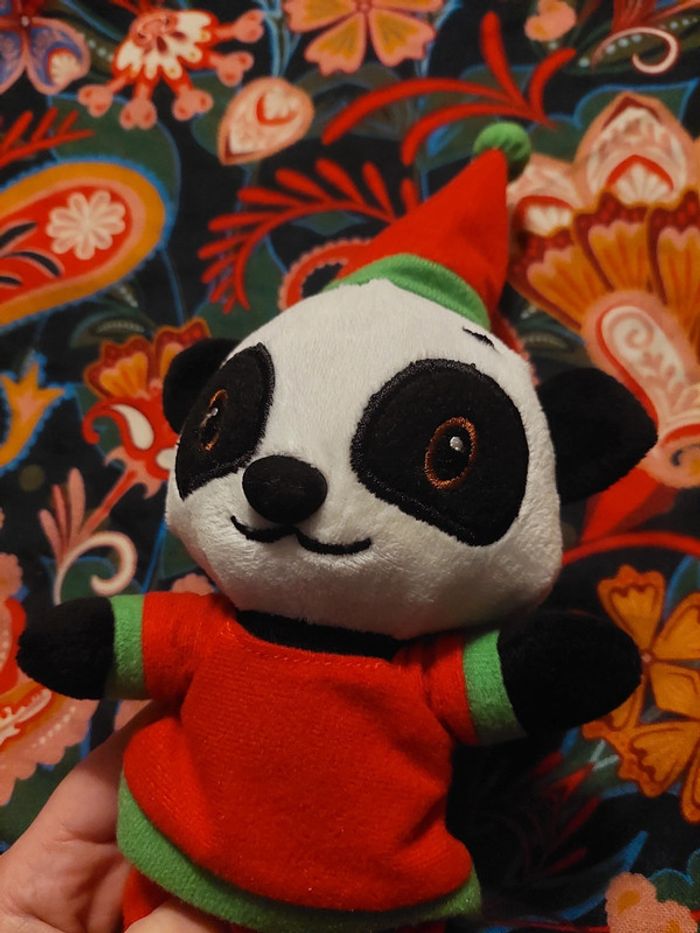 #11 - Pimchou - peluche yao le petit panda en lutin de noel - photo numéro 3