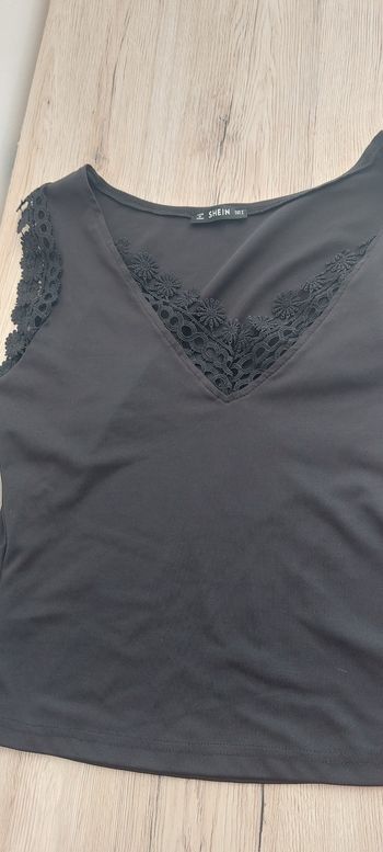 Haut avec dentelle