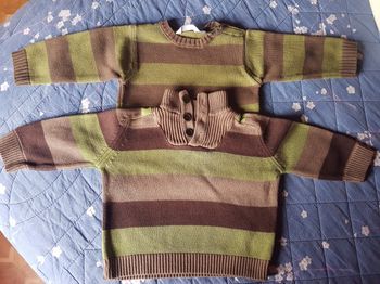 Lot de 2 pulls. 2 ans