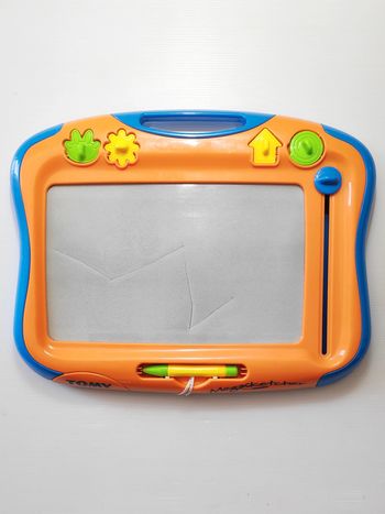 Ardoise Magique Tomy Megasketcher