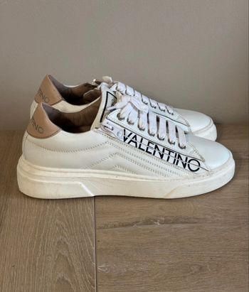 Baskets en cuir Mario Valentino taille 36