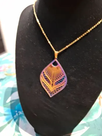 Magnifique collier femme neuf
