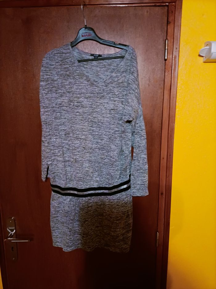 Robe grise à manches longues