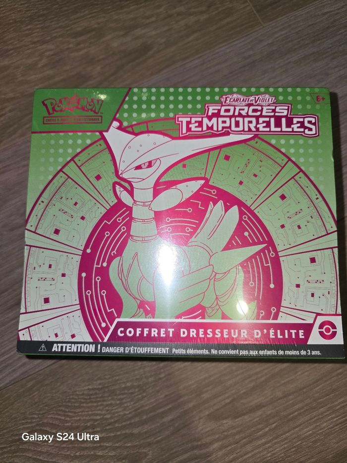 Pokemon etb coffret dresseur d'élite Forces temporelles ne