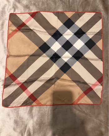 Foulard Burberry soie 