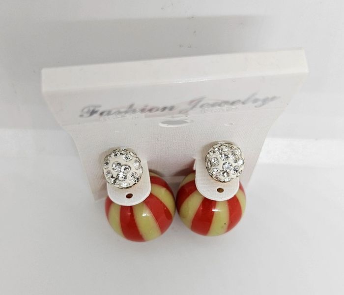 Paire de boucles d'oreilles.
Neuve. - photo numéro 2