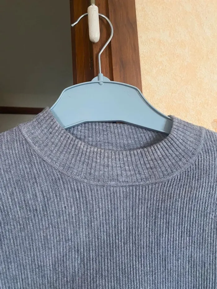 Pull gris côtelé chic & confortable – Taille 40 – Q2 - photo numéro 2