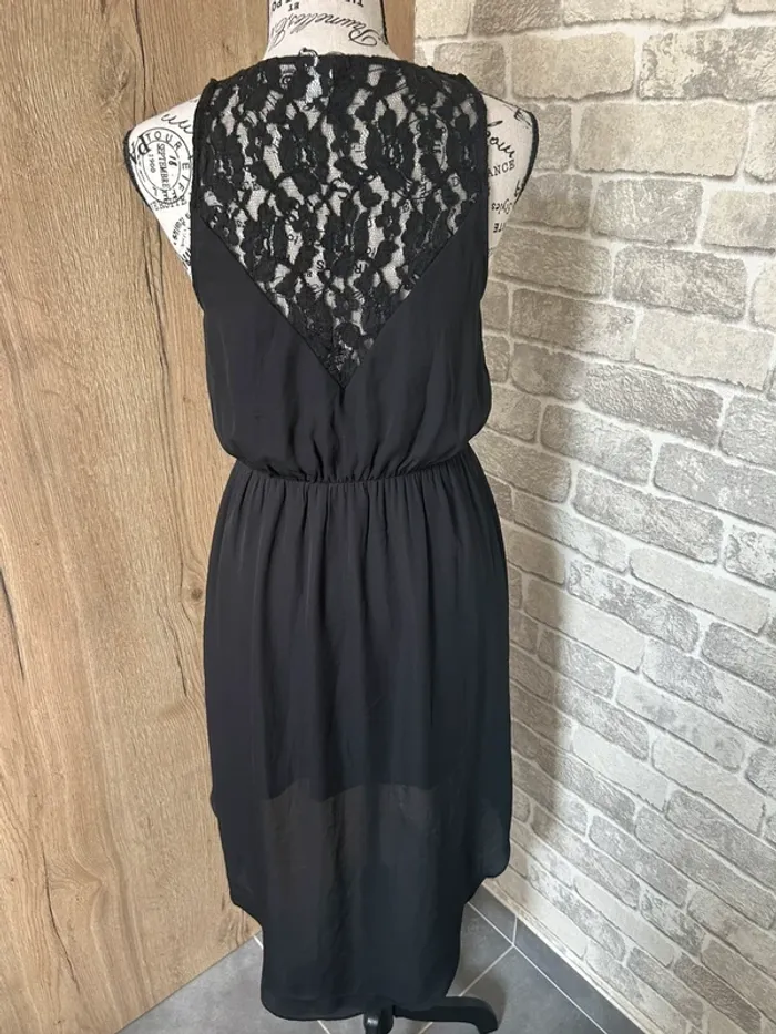 Robe noire avec dentelle taille 36 - photo numéro 3